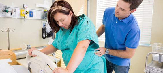 准妈妈羊水破裂情况,准妈妈羊水破裂她将电话打给我