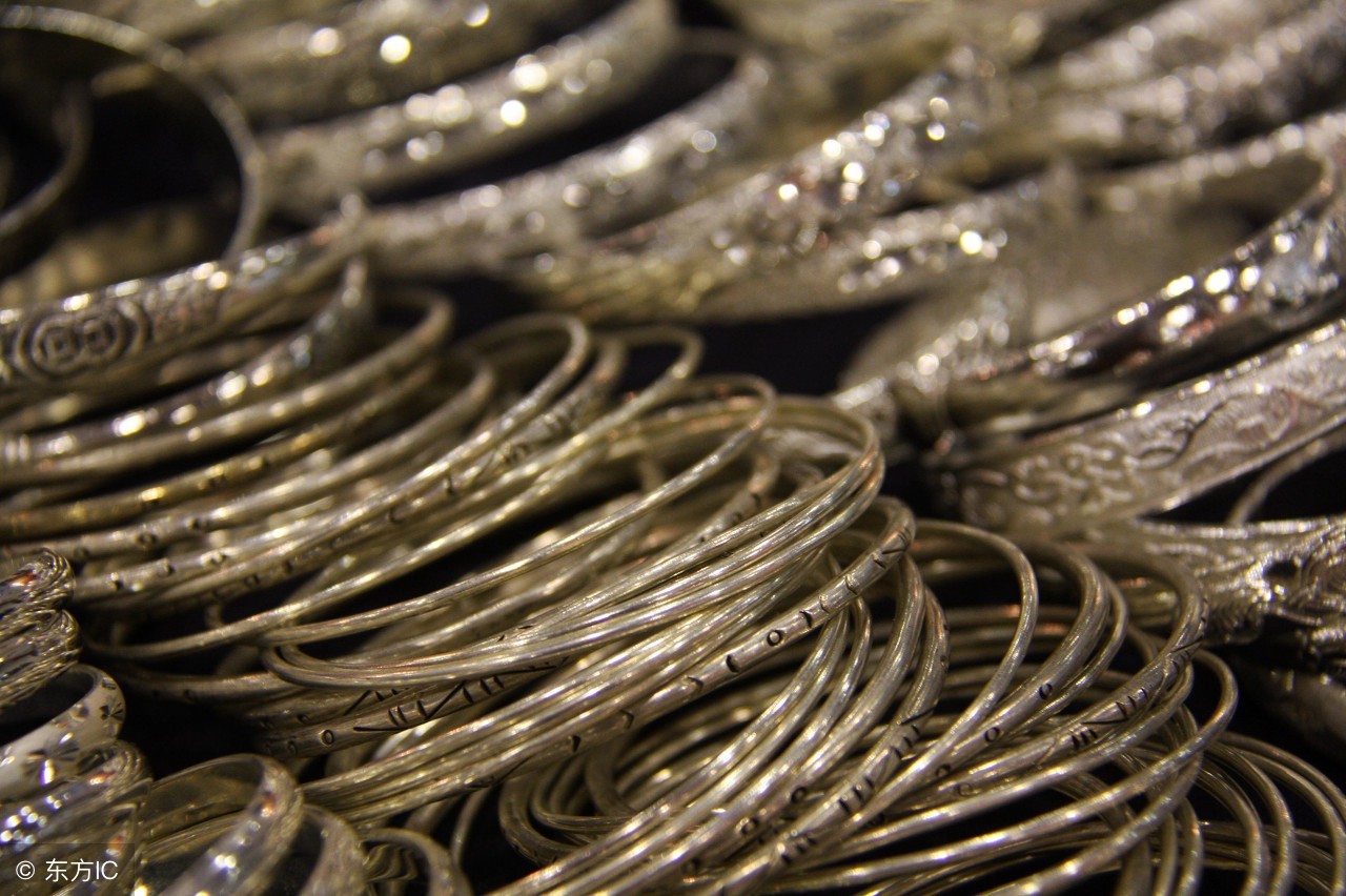 男朋友送的银项链断了预示什么,银链子变黑是什么原因