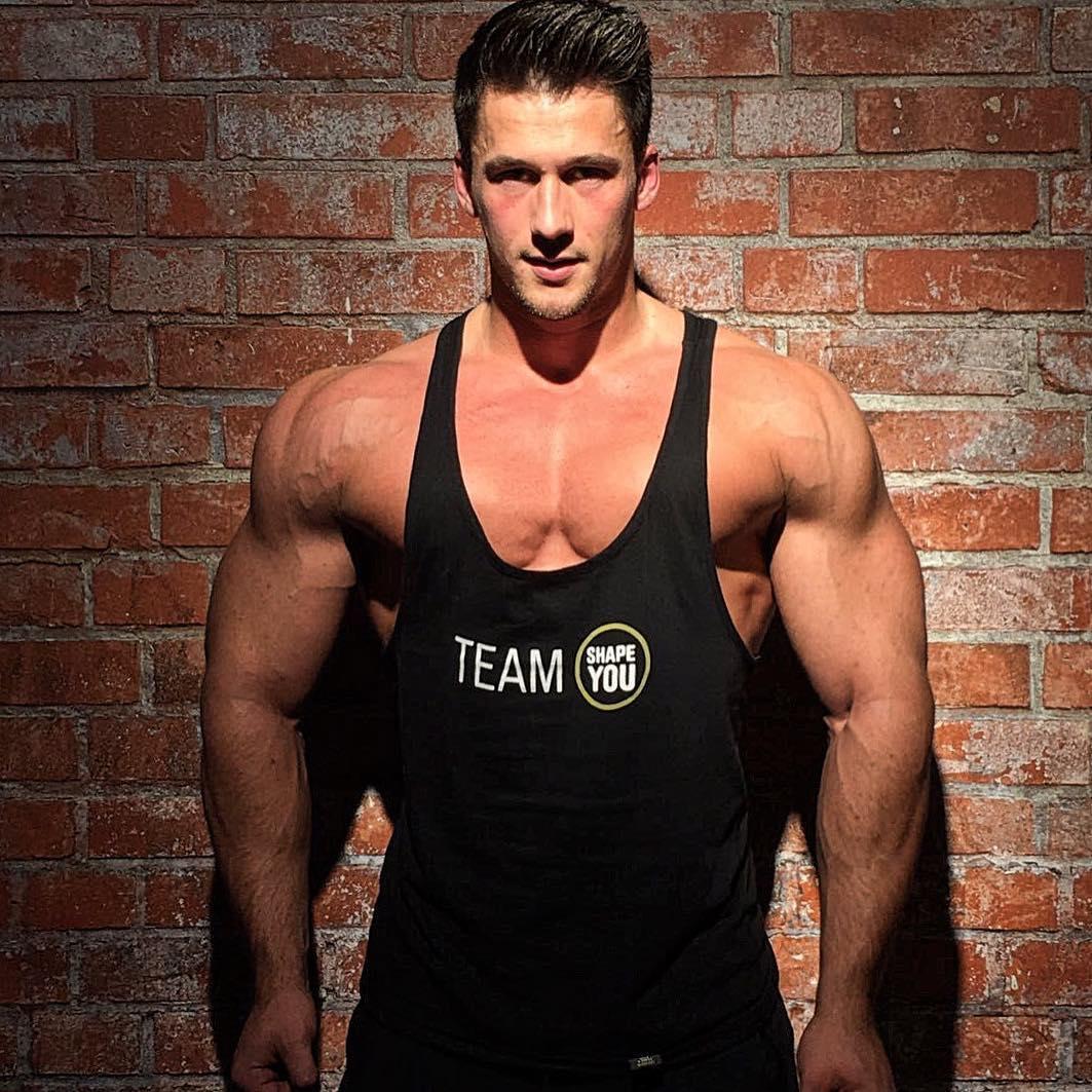 胸肌练多大可以看出胸肌形态,男生胸肌太小怎么练