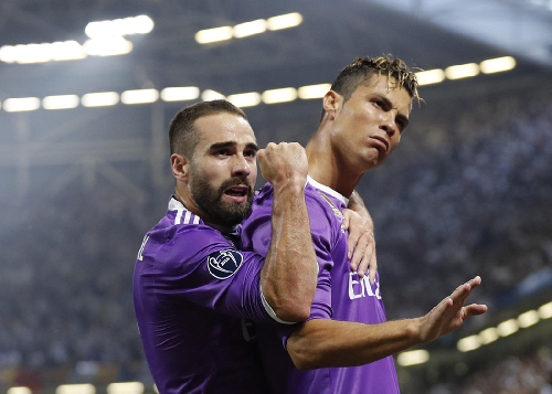 足球的绝代双骄是谁,足坛各个位置最伟大的球员