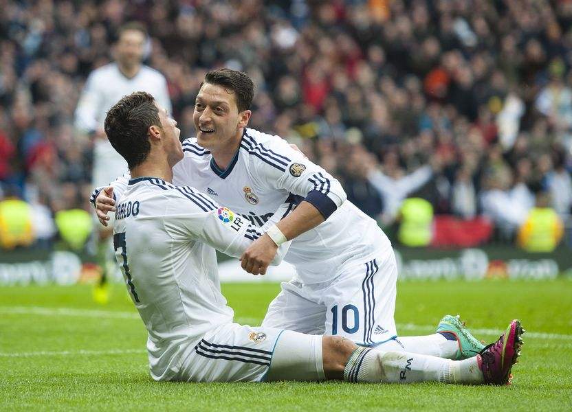 足球的绝代双骄是谁,足坛各个位置最伟大的球员