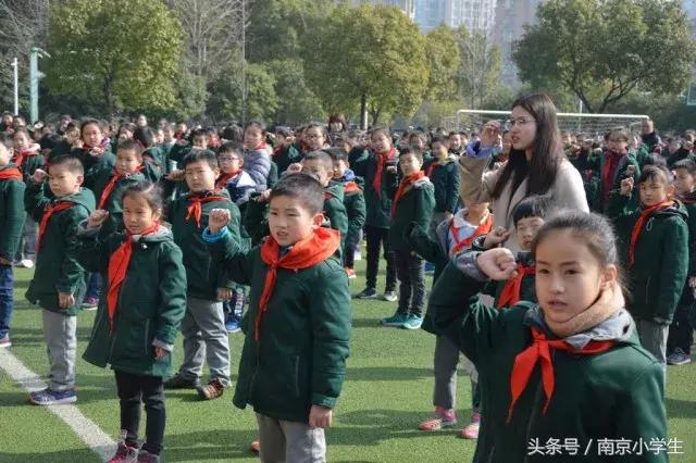 新学期新气象小学开学典礼,仁里小学争做新时代好队员