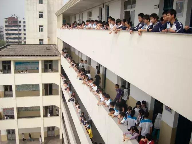 生活在宜昌是怎样一种体验,在宜昌一中读书是怎样的感觉