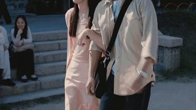 这部几乎把韩国人都赶到影院的巨片，我一手五颗星一手一颗星