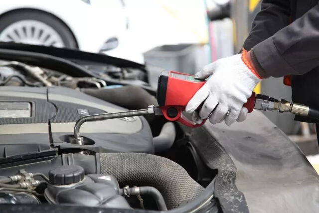 节后保养汽车,春节保养高峰期提前预约