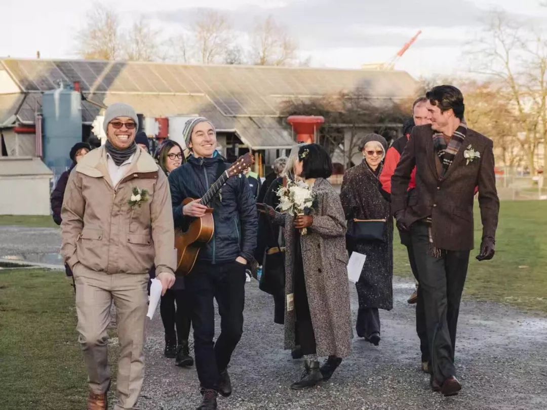 吹手报告|那些不上班的写作者