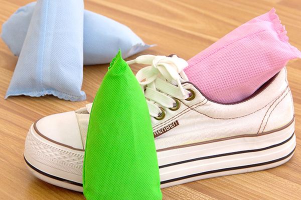 洗鞋店怎样给鞋子除臭杀菌,鞋子穿久了有异味怎样去除