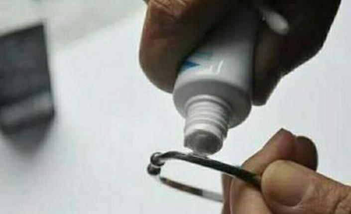 男朋友送的银项链断了预示什么,银链子变黑是什么原因