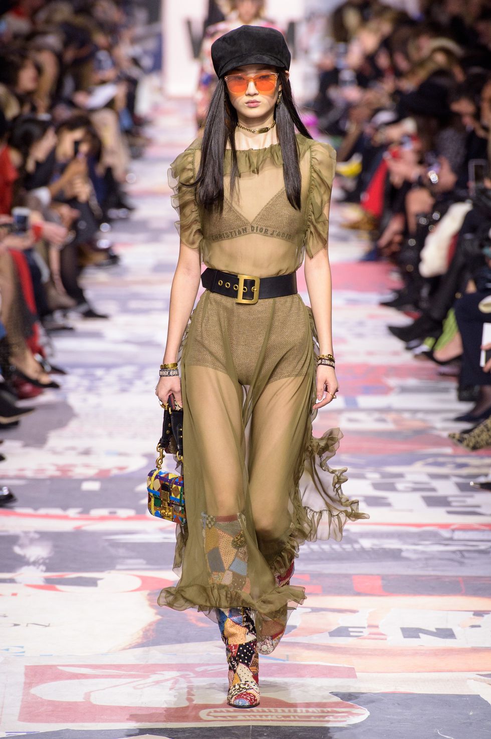 dior成衣秀经典,dior2018秋冬时装复古巴黎郊区