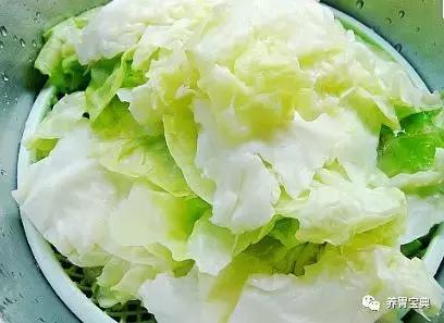 包菜怎么吃助消化,春季吃卷心菜健康养生很简单