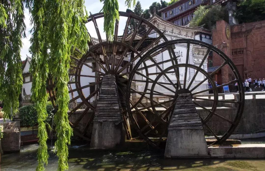 自驾游怎么穿越雪谷,自驾穿越雪地雾凇视频