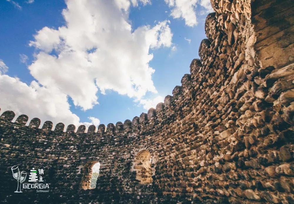 藏在山谷间的红酒小镇,藏在山谷的红酒小镇