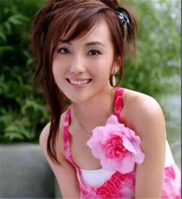 武林外史白飞飞为什么毁朱七七容,武林外史白飞飞被朱七七气得吐血