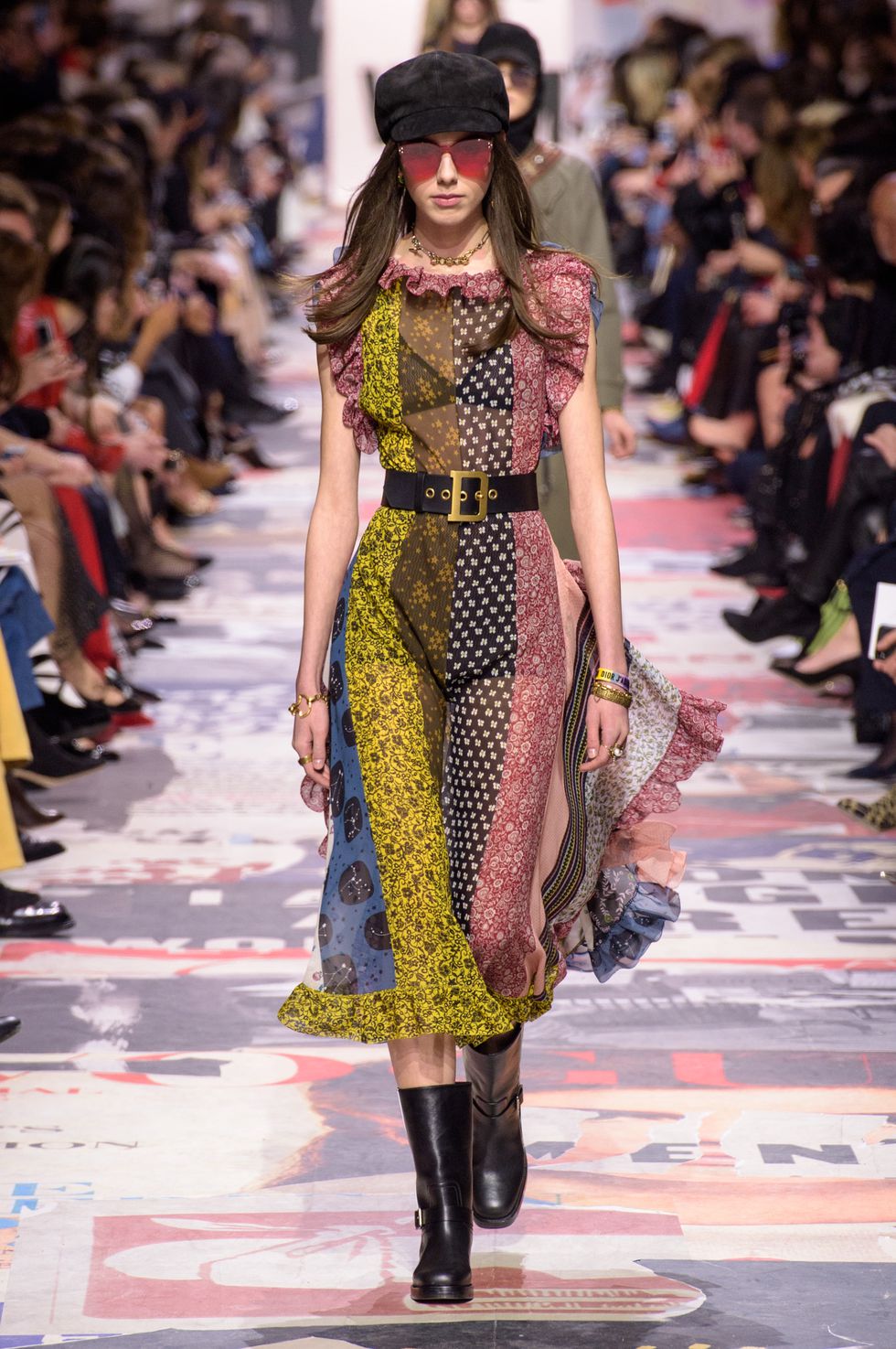 dior成衣秀经典,dior2018秋冬时装复古巴黎郊区