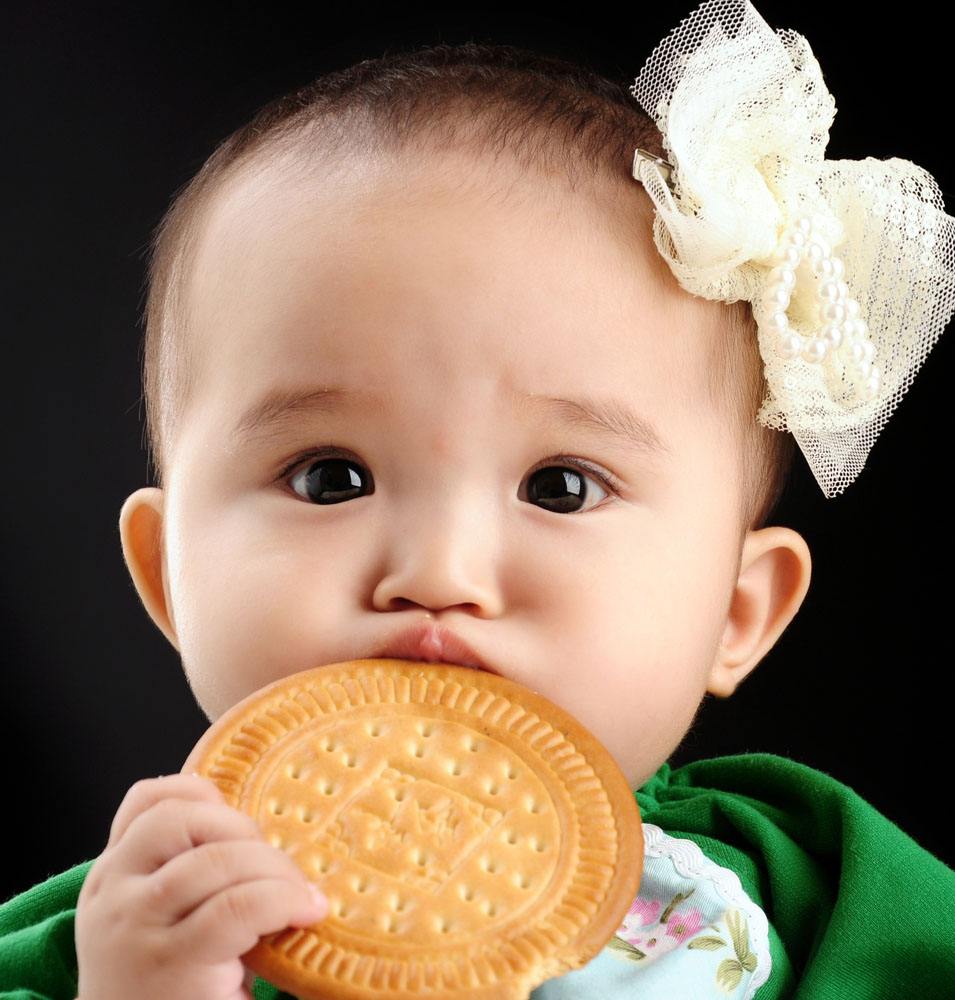 为什么宝宝发低烧反反复复,宝宝发低烧不怎么出汗怎么回事