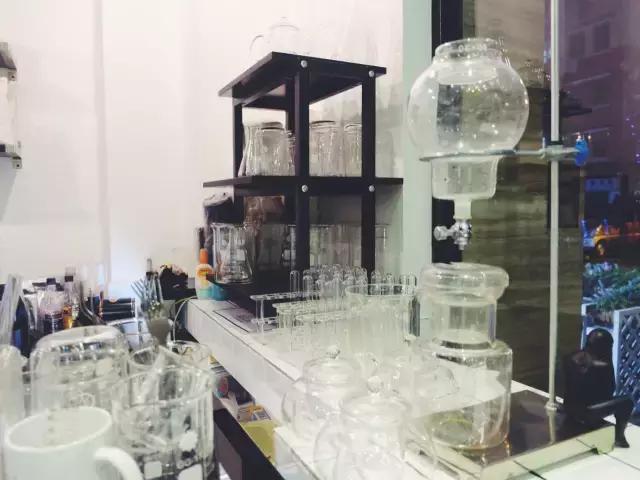 咖啡馆吃麻辣烫,咖啡馆里喝咖啡