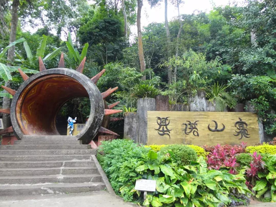 自驾游怎么穿越雪谷,自驾穿越雪地雾凇视频