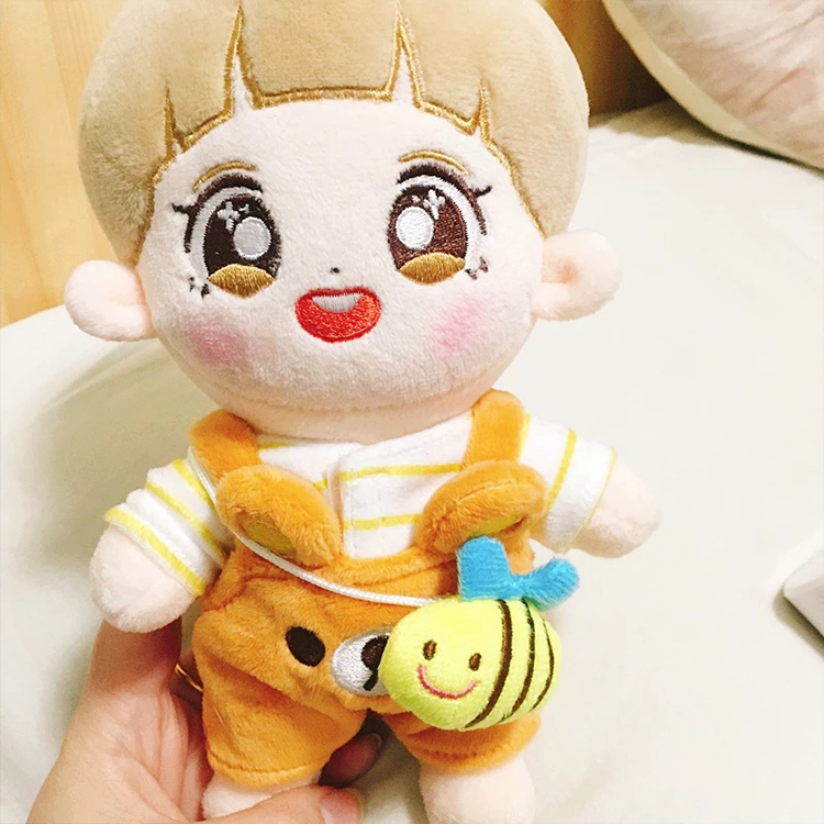 易烊千玺粉丝在直播间抢的福袋,让易烊千玺粉丝感动到哭的礼物