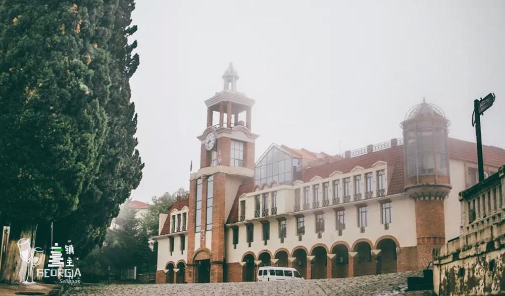 藏在山谷间的红酒小镇,藏在山谷的红酒小镇