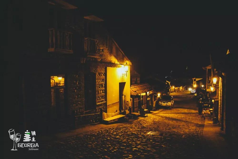 藏在山谷间的红酒小镇,藏在山谷的红酒小镇