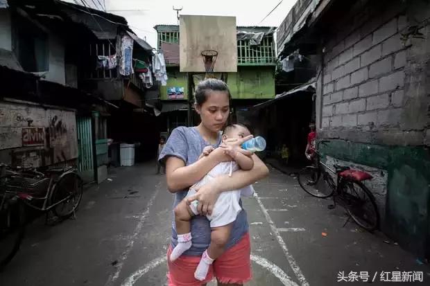奶粉与母乳一样好？菲律宾贫困区妈妈们信了节食也要给娃买奶粉
