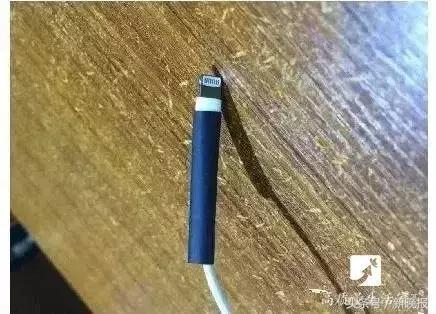 手机充电充一下断一下怎么解决,手机充电线动不动就断