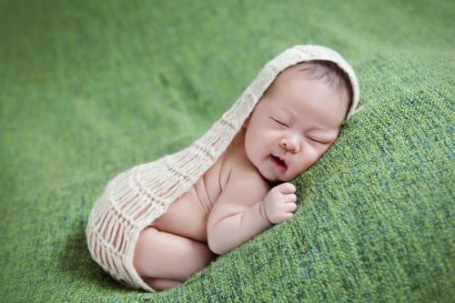 新生儿发育的特点有哪些,新生儿宝宝的生理特点和发育问题