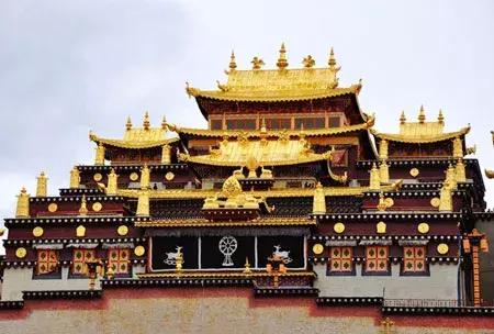 自驾游怎么穿越雪谷,自驾穿越雪地雾凇视频