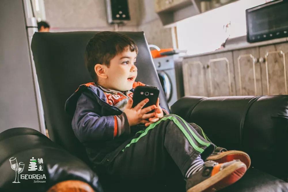 藏在山谷间的红酒小镇,藏在山谷的红酒小镇