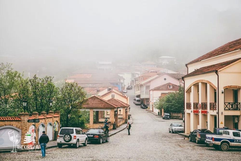 藏在山谷间的红酒小镇,藏在山谷的红酒小镇