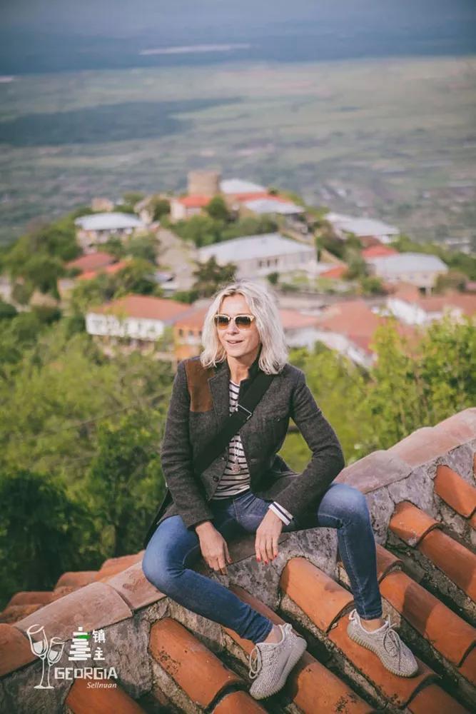 藏在山谷间的红酒小镇,藏在山谷的红酒小镇