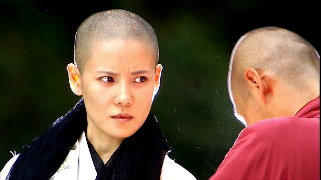 没有经历过磨难的女人可爱吗,没有光头的女明星