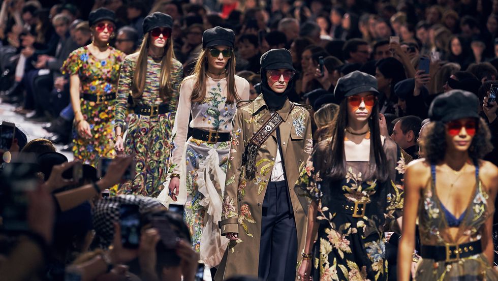 dior成衣秀经典,dior2018秋冬时装复古巴黎郊区