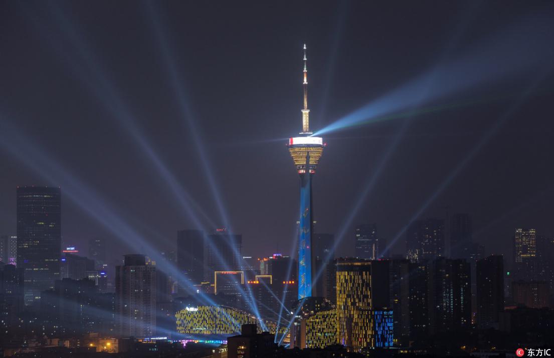 明晚8点，*子烟电**花将开满成华天府熊猫塔，灿烂闹元宵