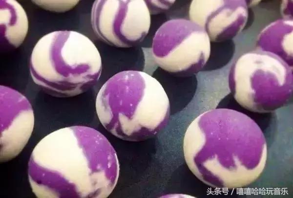 元宵节，送您一碗汤圆，祝生活甜甜蜜蜜！团团圆圆！