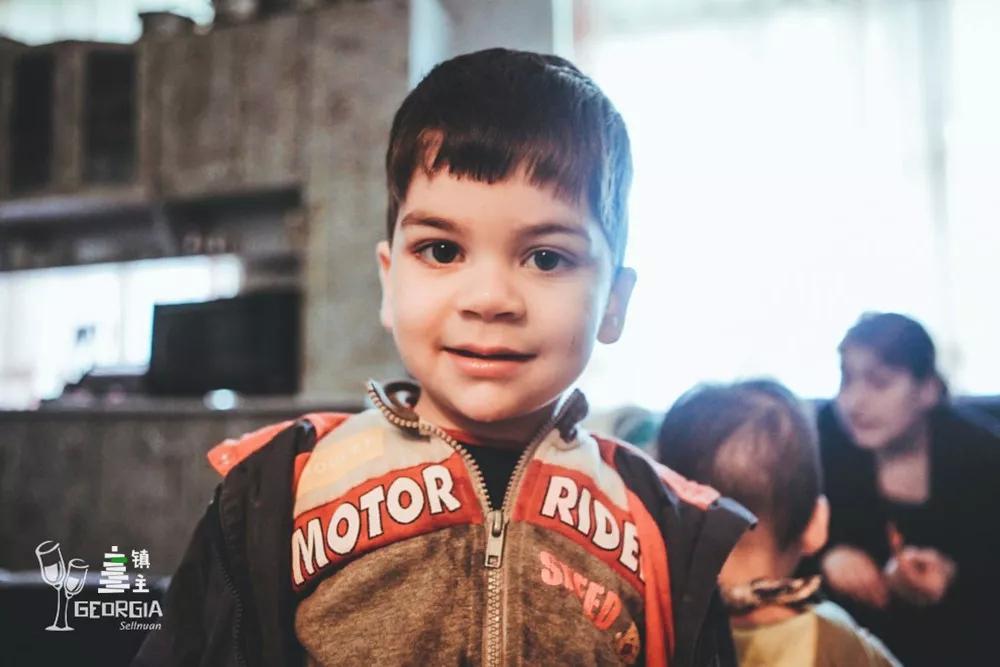 藏在山谷间的红酒小镇,藏在山谷的红酒小镇