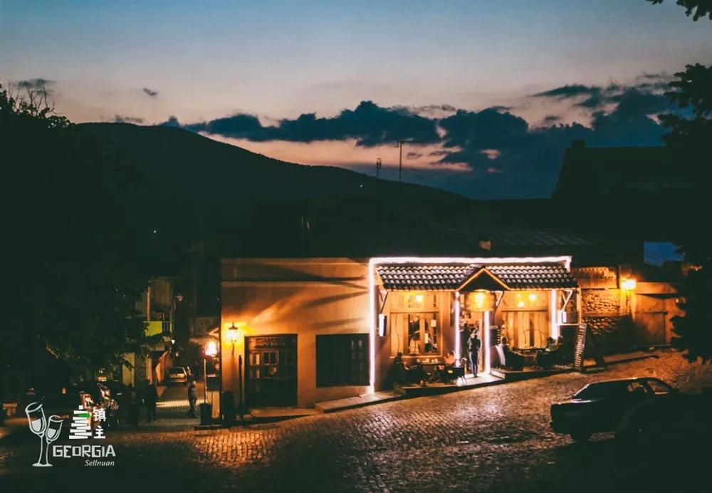 藏在山谷间的红酒小镇,藏在山谷的红酒小镇