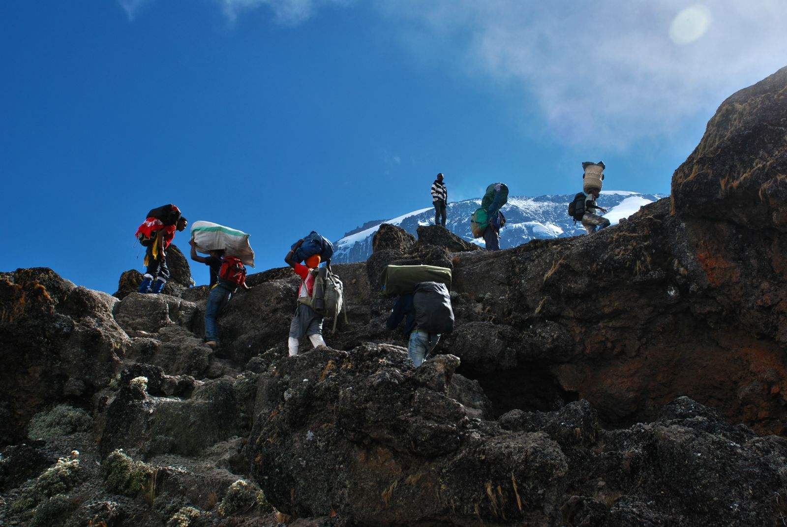 去看乞力马扎罗的雪,乞力马扎罗山的雪深度解读