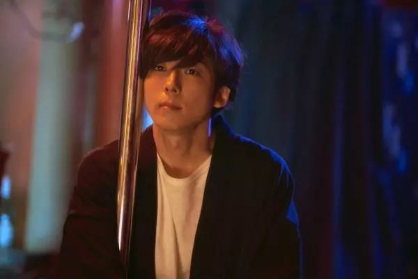 顶楼激情、灯泡成Sex道具《裸睡美人》高桥一生献出处女床戏！