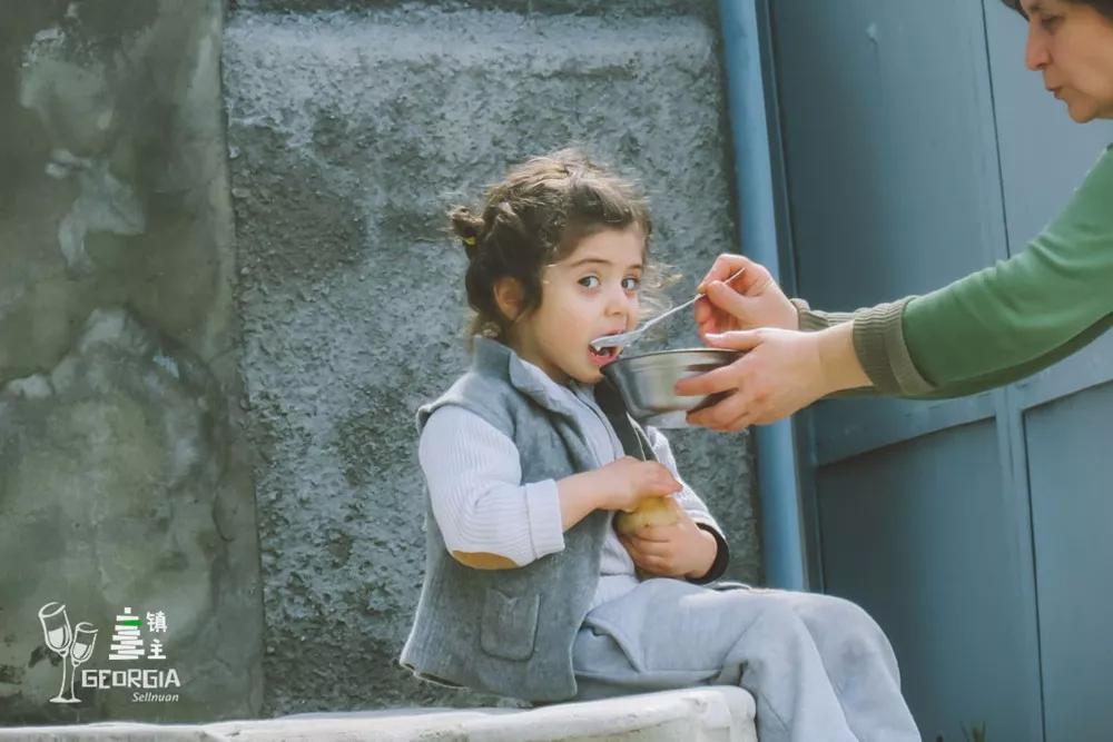 藏在山谷间的红酒小镇,藏在山谷的红酒小镇