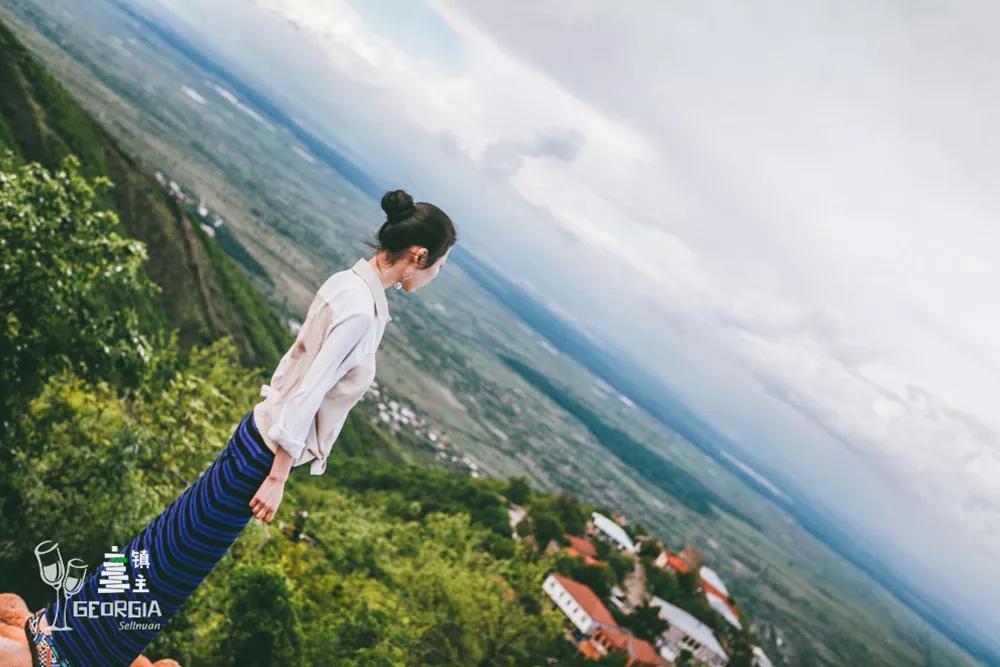 藏在山谷间的红酒小镇,藏在山谷的红酒小镇