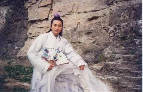 武林外史白飞飞为什么毁朱七七容,武林外史白飞飞被朱七七气得吐血