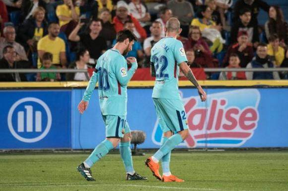 强行制造悬念！冤家裁判坑惨巴萨，天王山之战不容有失