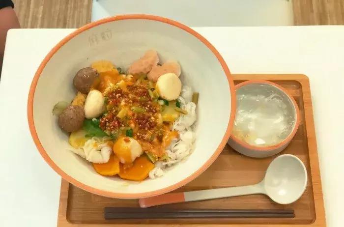 咖啡馆吃麻辣烫,咖啡馆里喝咖啡