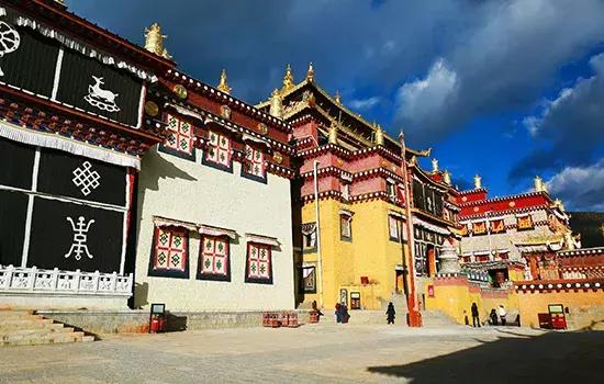 自驾游怎么穿越雪谷,自驾穿越雪地雾凇视频