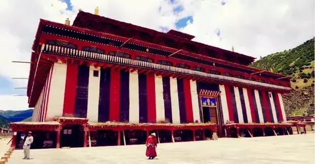 自驾游怎么穿越雪谷,自驾穿越雪地雾凇视频