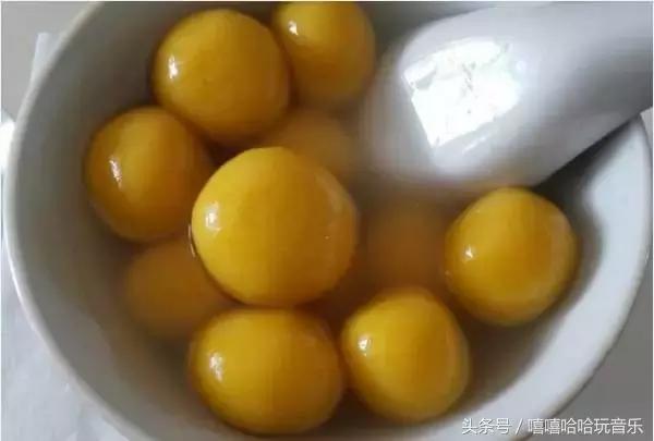 元宵节，送您一碗汤圆，祝生活甜甜蜜蜜！团团圆圆！