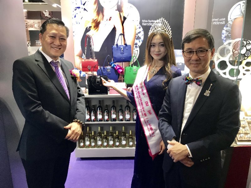 香港品牌冠玲珑首创专利设计钻石手袋于香港国际珠宝展瞩目亮相