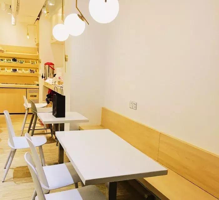 咖啡馆吃麻辣烫,咖啡馆里喝咖啡