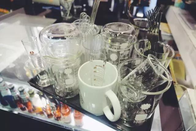 咖啡馆吃麻辣烫,咖啡馆里喝咖啡